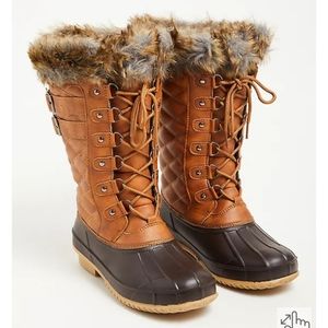 NWT Torrid Snow Boots. Brown w/fur, lace up. Size 8.5 Wide Width.